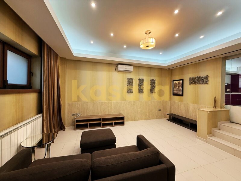 Mosilor, 2 camere, demisol, curte proprie, 82 mp utili.