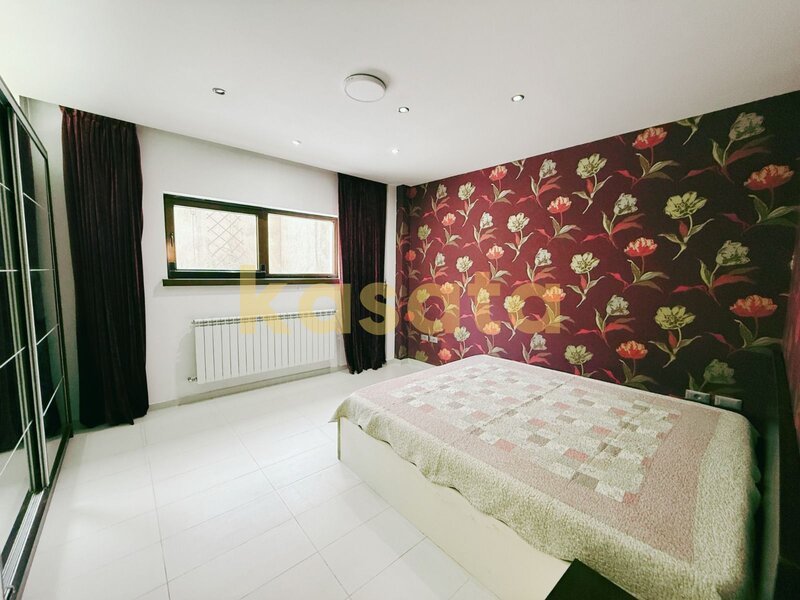 Mosilor, 2 camere, demisol, curte proprie, 82 mp utili.