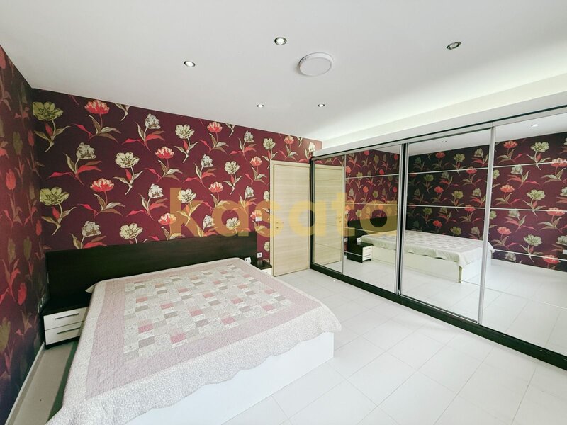 Mosilor, 2 camere, demisol, curte proprie, 82 mp utili.